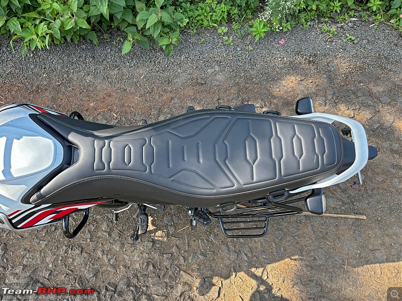 Bajaj Freedom 125 CNG Review-seat.jpg