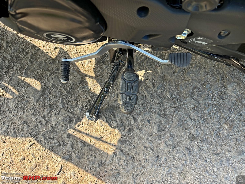 Bajaj Freedom 125 CNG Review-gear_lever.jpg