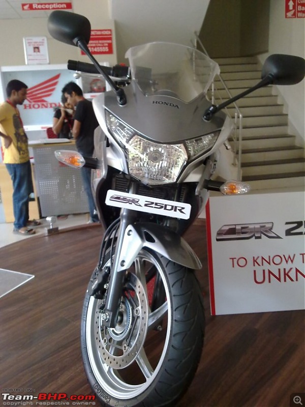 Honda's 250cc Bike : CBR250R!-40733d1302352344hondacbr250rlaunchedpriceupdatedhonda2wheelerofficialwebsite09042011047.jpg