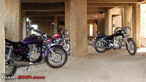 RE Classic Chrome 500 (12,500kms Done):The "Maroon Marauder" THUMP's home!!-3-bikes-parked.jpg