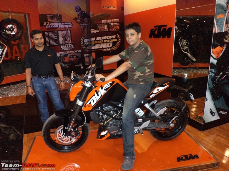 KTM Duke 200 : Baby Duke 222 unites with her new family!-dsc00153.jpg