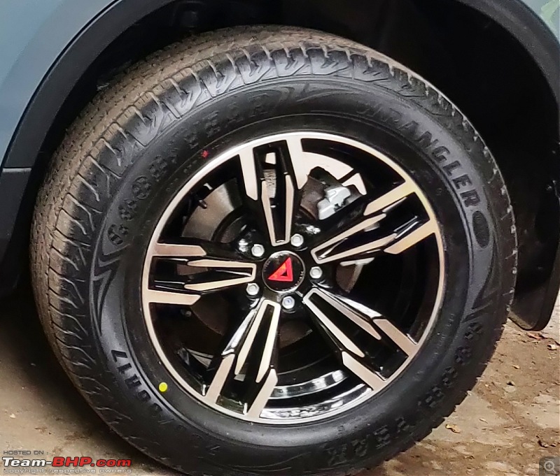 2021 Tata Safari Review-alloys.jpg