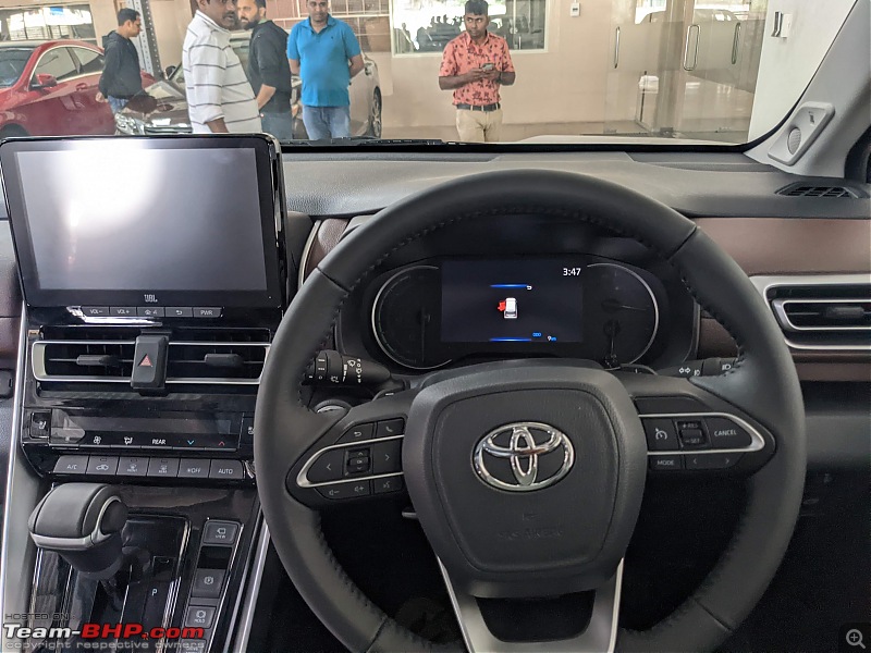 Toyota Innova Hycross Review-dash.jpg
