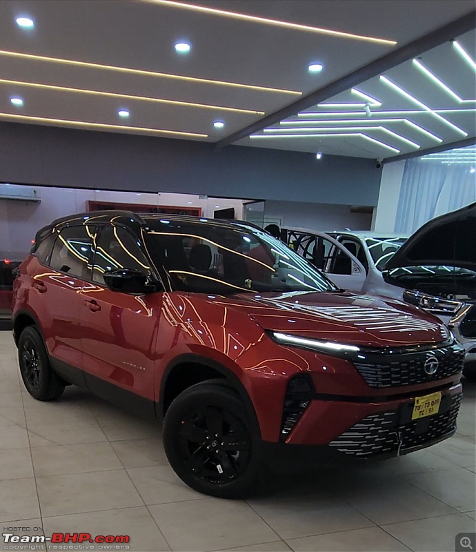 2023 Tata Harrier Facelift Review-screenshot_20240110_202518_gallery.jpg