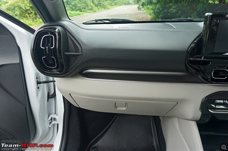 Citroen Basalt Review-2024_citroen_basalt_interior_45.jpg