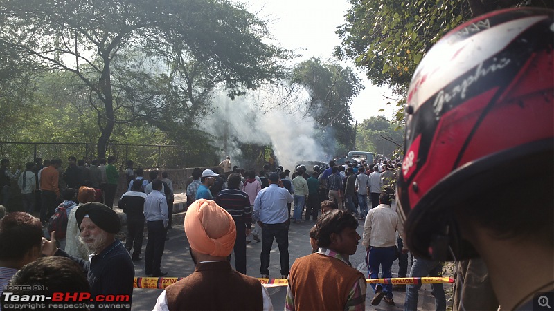 Accidents : Vehicles catching Fire in India-201211221886.jpg