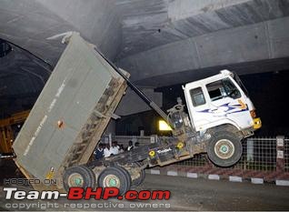 Accidents in India | Pics & Videos-01thmak_lorry_g_02_1350006e.jpg