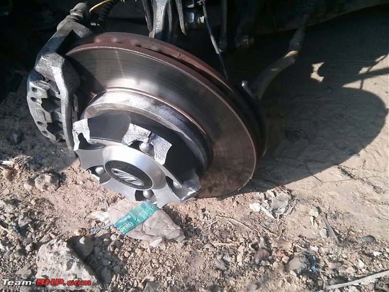 XUV500 safety issue: Weak alloy wheels. EDIT: Mahindra starts silent recall!-broken-alloy-2.jpg