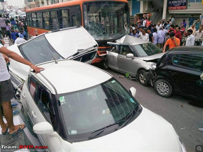 Accidents in India | Pics & Videos-driverjumpsoutofmovingbus1810x608.jpg