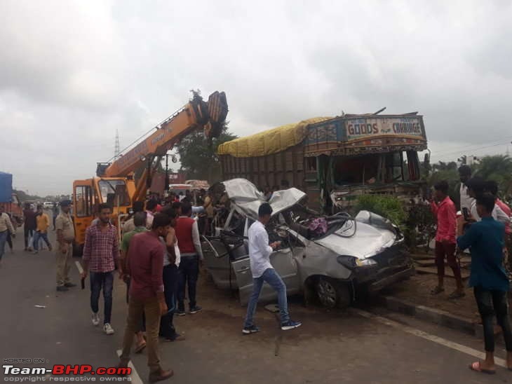 Accidents in India | Pics & Videos-innova-surat-accident-2.jpg