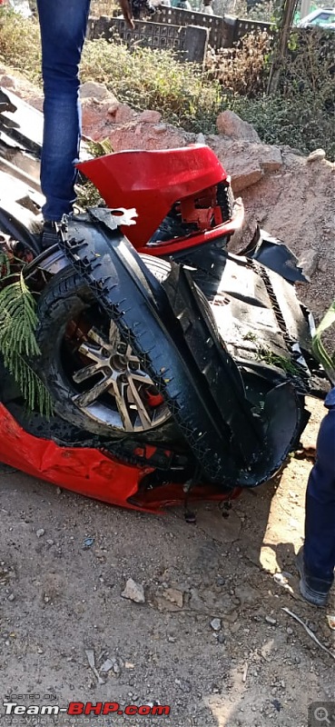 Massive Polo GTI accident in Hyderabad - Falls off a flyover!-1.jpg