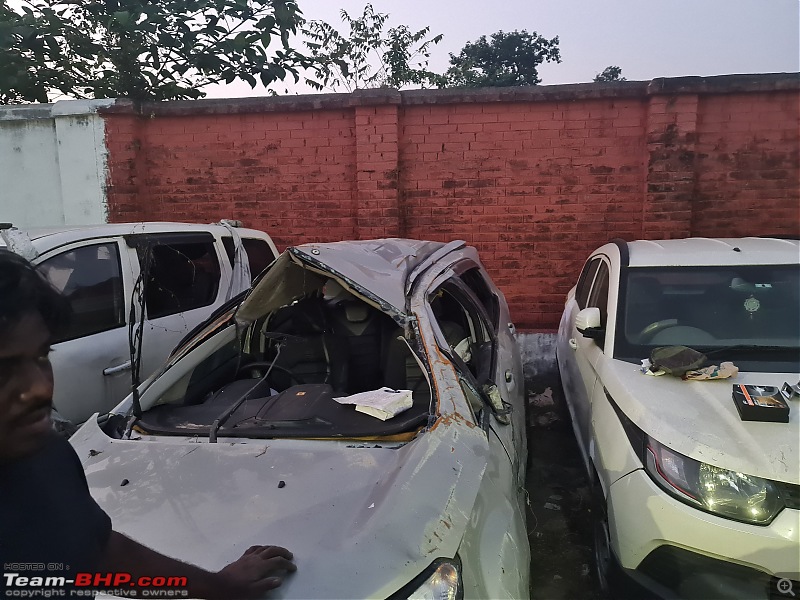 Ecosport toppled multiple times with none of the 6 airbags deployed-20211110_171337.jpg