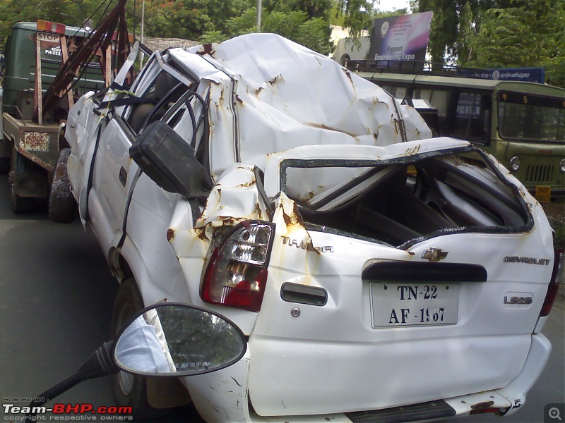 Accidents in India | Pics & Videos-tavera-acc.jpg