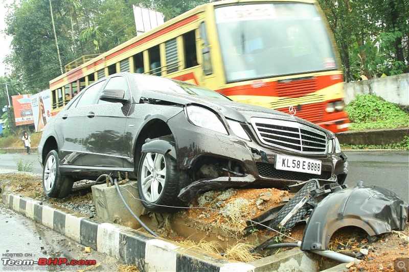 Accidents in India | Pics & Videos-merccrash1.jpg