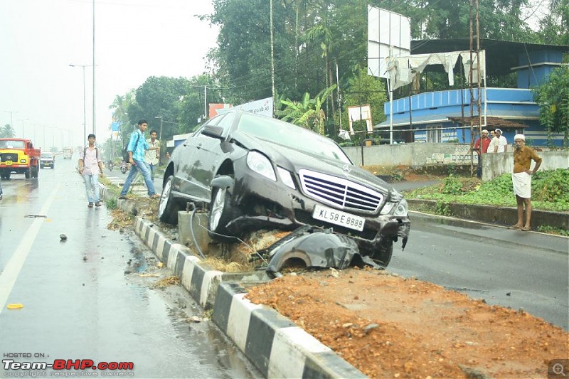 Accidents in India | Pics & Videos-merccrash2.jpg