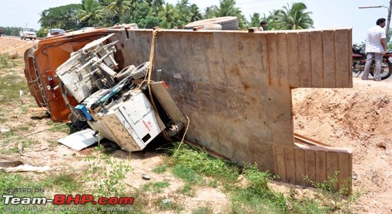 Accidents in India | Pics & Videos-car_0905127.jpg