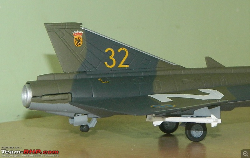 Scale Models - Aircraft, Battle Tanks & Ships-j35_tw.jpg