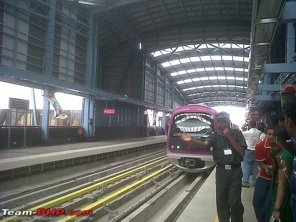 The Bangalore Metro rail (BMRCL) thread!-15.train-arrives-mg-road-stn.jpg