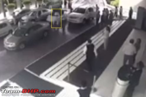Hotel Valet crashes Lamborghini Spyder in Delhi - CCTV footage inside-1.jpg