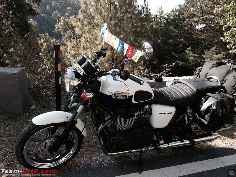 Triumph Bonneville - El Caballo Blanco rides home-chir.jpg