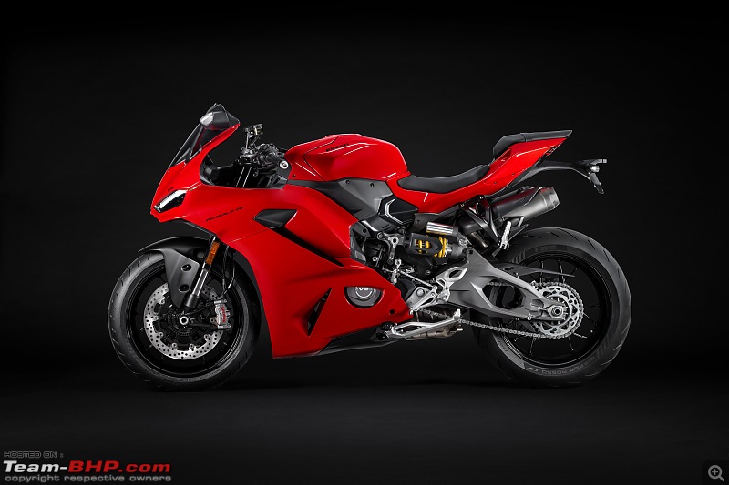 Ducati Panigale V2 and Streetfighter V2 unveiled astatine  EICMA 2024-02-my25_panigale_v2_studio-_2__uc719929_high.jpg