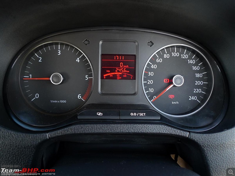 Red markings at 30, 50 & 130 kmph in VAG speedometers - What are they?-vw_polo_17.jpg