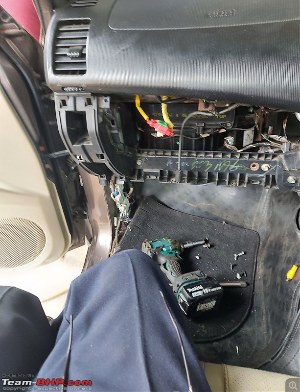 Mitsubishi Pajero Sport | Diagnosing an Ultra-Low Leak in the Aircon System-pajerosport_dashtop_installed.jpg