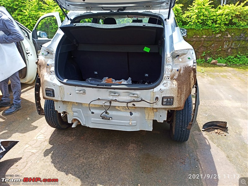 Design defect! Mud & dirt getting deposited behind Renault Kiger tail-lights-whatsapp-image-20210926-10.15.01-am1.jpeg