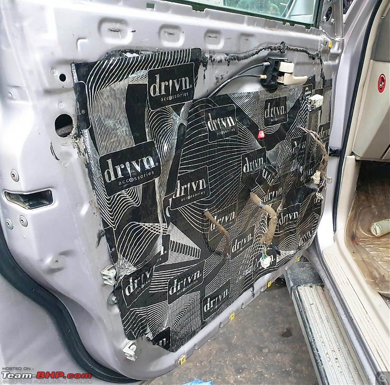 Another Toyota Land Cruiser 100 Series-viraatsautomotive-garage_lc101audioacclights-1.jpeg