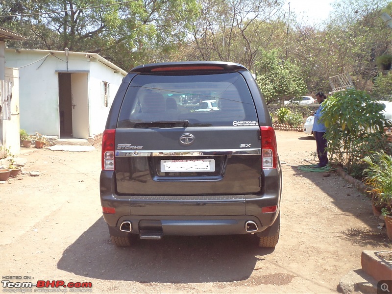 Beastie winks at Snow White & Red Riding Hood. My Tata Safari Storme EX-dsc01331.jpg