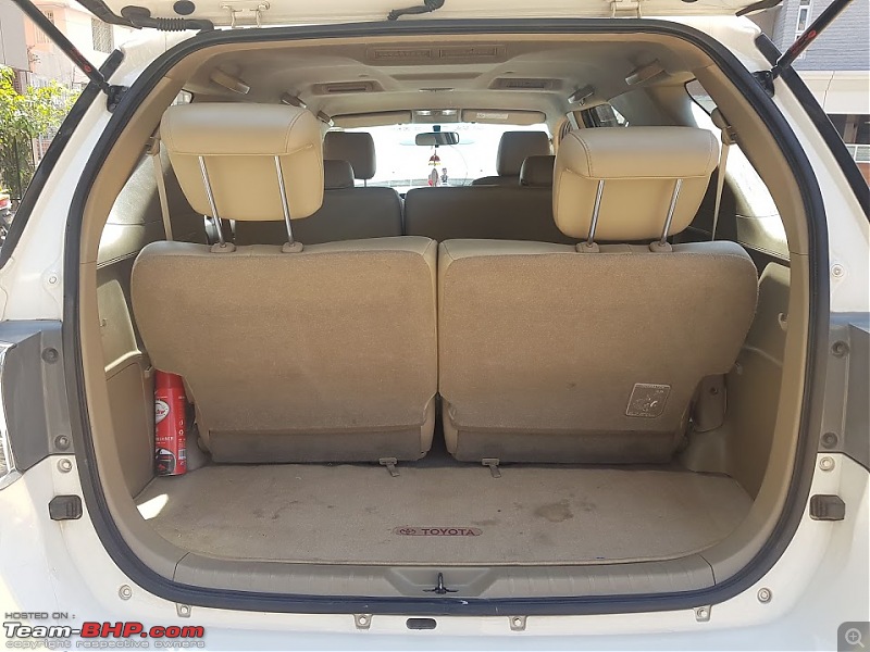 Review: 1st-gen Toyota Fortuner-boot.jpg