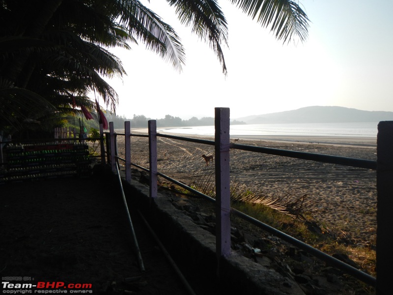 Going solo at 5 kmph - Mumbai to Goa in an inflatable kayak!-beach_fence.jpg