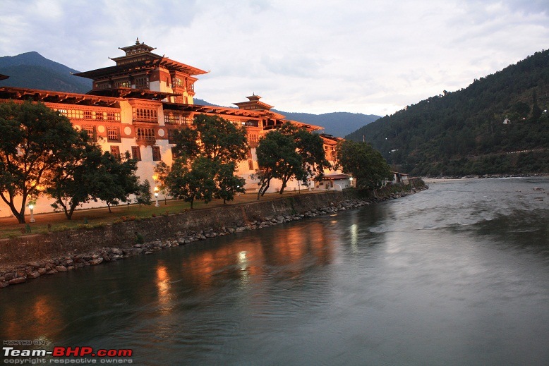 Driving from Kolkata to Bumthang (Bhutan)-punakha-dzong-twilight.jpg
