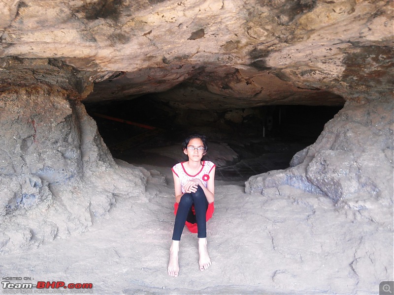 With my TUV300 to Sinhagad Fort, Balaji Temple, Narayanpur & Shivthar Ghal-44my-daughter-admiring-cave.jpg