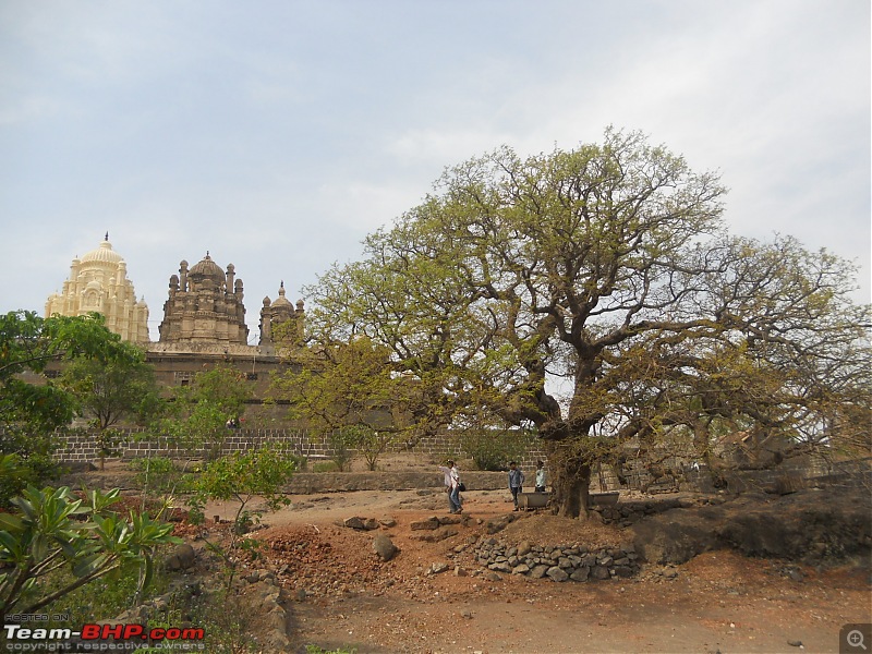 Short Sunday drive to Theur Chintamani & Bhuleshwar Temples-another-shot-temple-behind-tree.jpg