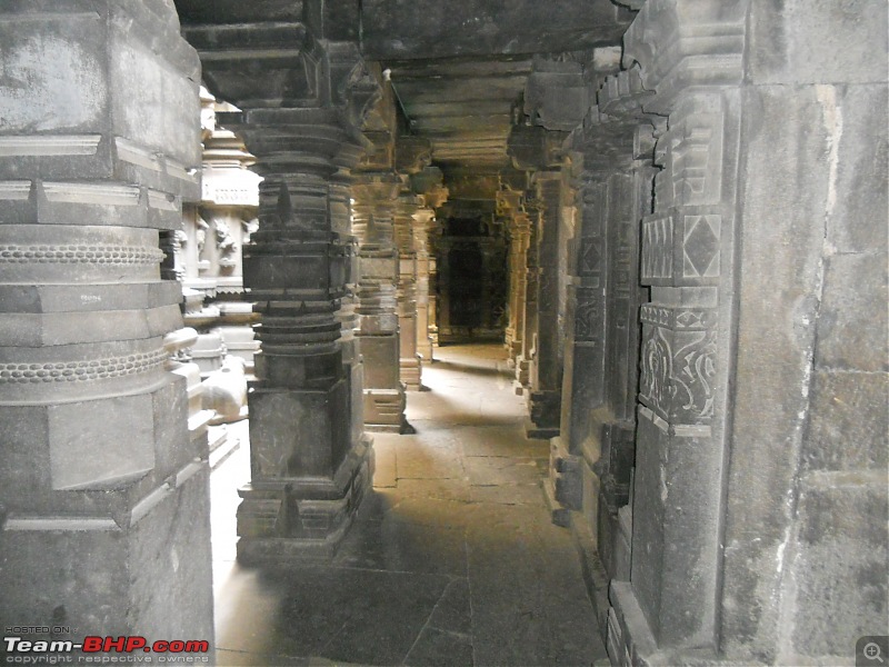 Short Sunday drive to Theur Chintamani & Bhuleshwar Temples-pillars-playing-hide-seek.jpg
