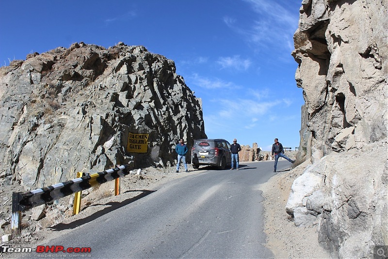 Ladakh: Four Idiots & One XUV500-225.jpg