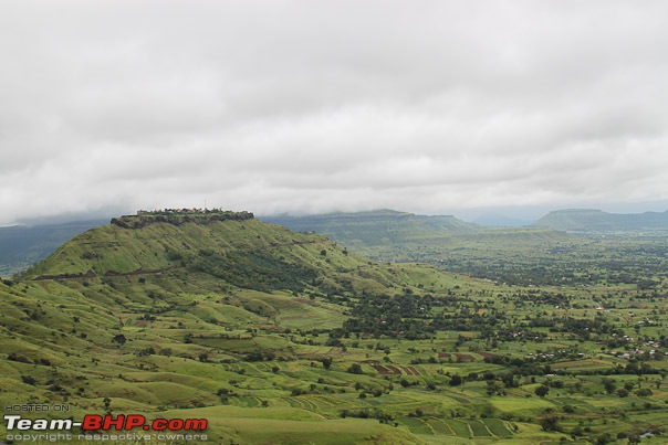 Kaas (Maharashtra) -The Plateau of flowers-32_sajjangarh_web.jpg