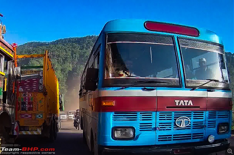 FALL in love with Kashmir | A 5500 km Innova Crysta venture from Kolkata-25.2-opposite-bus.jpg