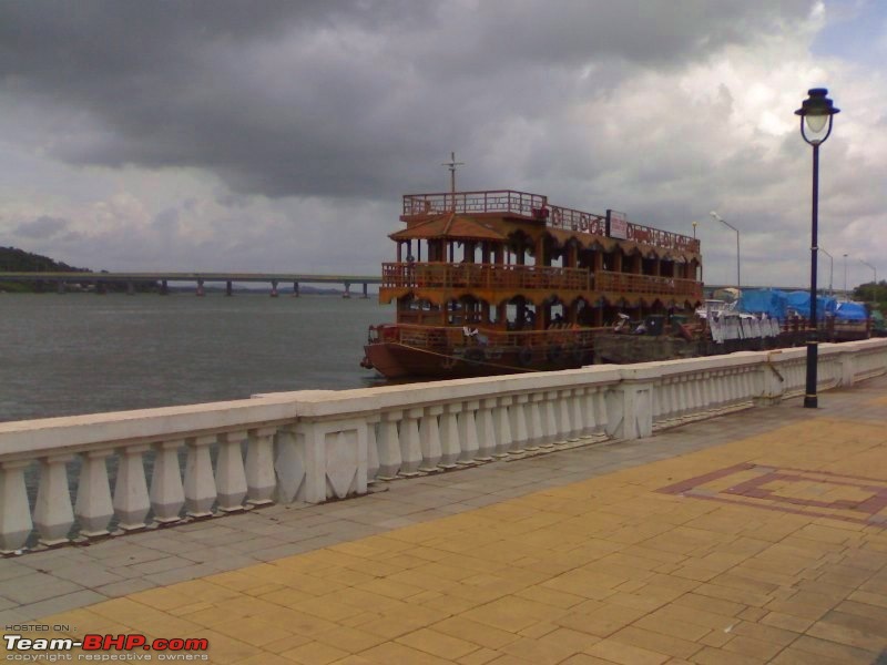 An incredible road trip to Velankanni, Kodaikanal and Ooty-house-boat-panaji-goa.-you-can-go-sea-these-boats-every-evening.jpg