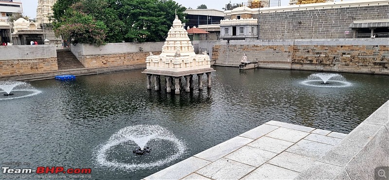 A quick dash to Kanchi and Mahabalipuram-temple-pond2.jpeg