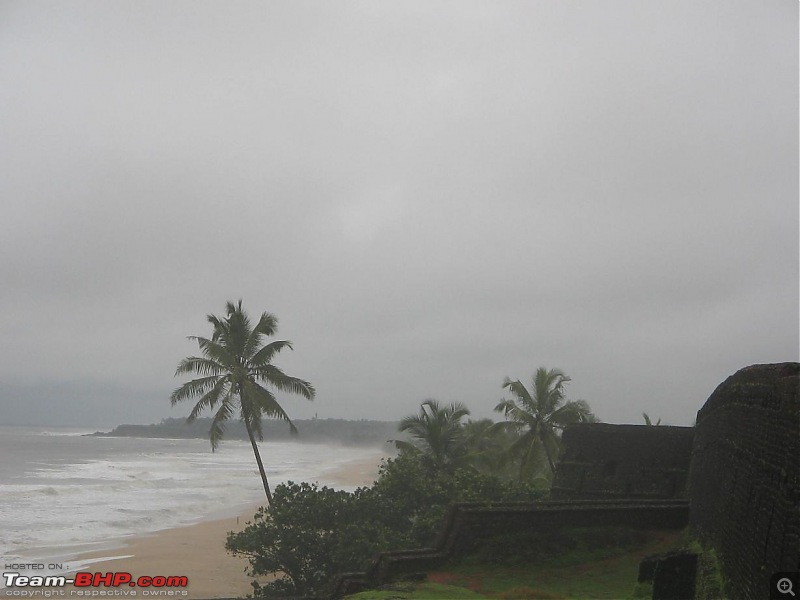 A Memmorable Vacation in Home Town and a Monsoon drive back to Bangalore-bekal-fort_5.jpg