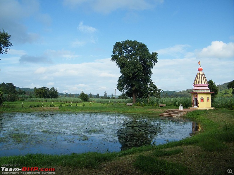 1400 Kms in 18 yr old Premier Padmini-temple-gaganbavda-road.jpg