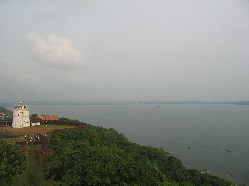 Civved : Goa, Yaana, Jog, Murdeshwar, Maravanthe, Mangalore...-aguadalighthouse1.jpg