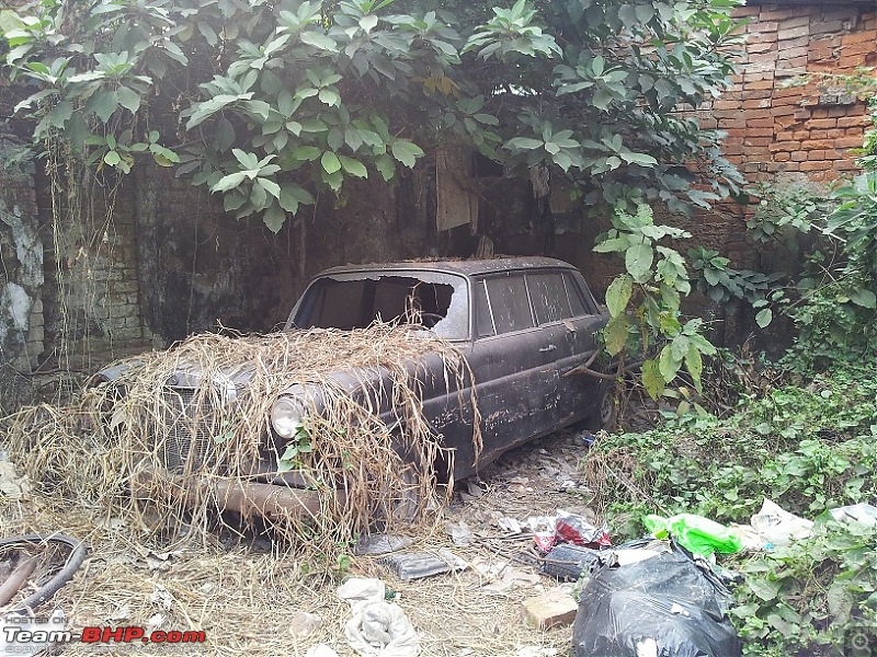 KOLKATA - Cars waiting to be Restored or Scrapped!-w110_190d_1.jpg