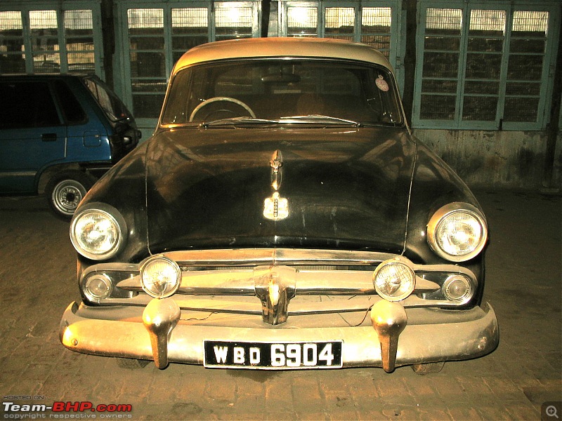 KOLKATA - Cars waiting to be Restored or Scrapped!-img_4871.jpg