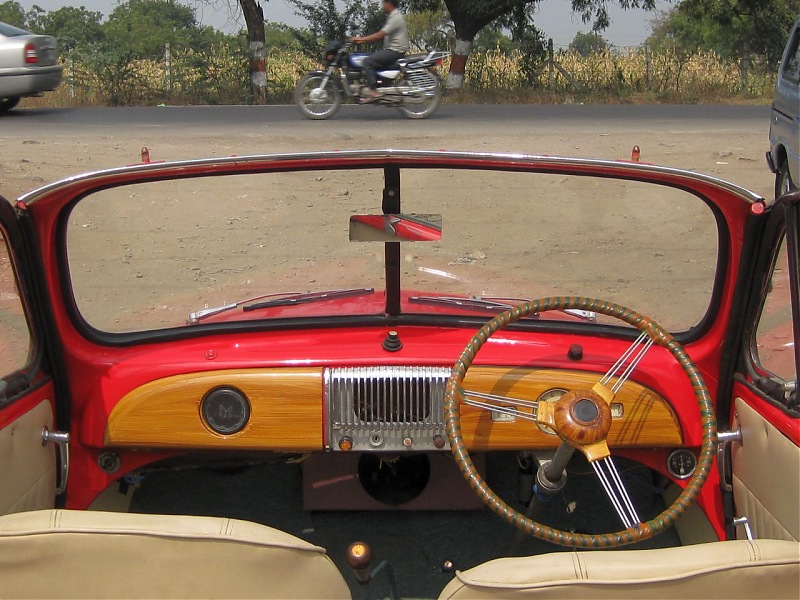 Classic Cars available for purchase-mm1952-dashboard.jpg