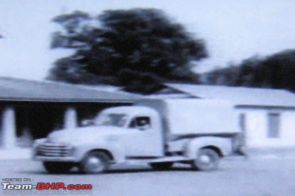 Old Bollywood & Indian Films : The Best Archives for Old Cars-img_5539.jpg