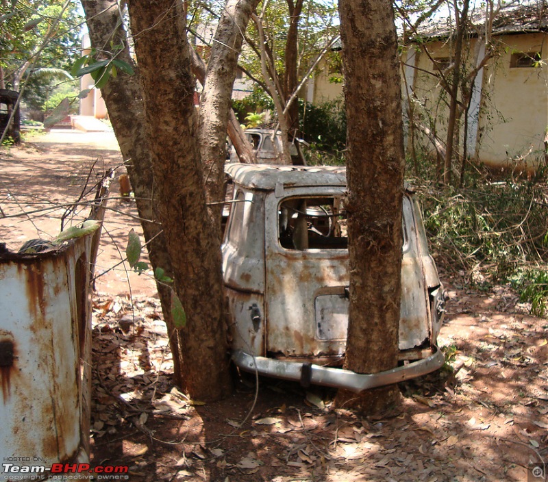 Rust In Pieces... Pics of Disintegrating Classic & Vintage Cars-renjunk02.jpg