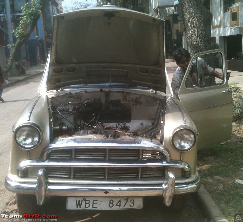 KOLKATA - Cars waiting to be Restored or Scrapped!-img_0341.jpg